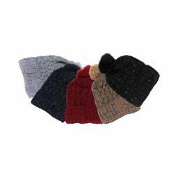 Gorro tejido con pompn